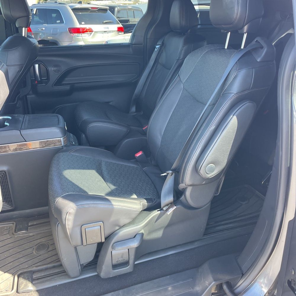 2025 Toyota Sienna Platinum 7-Passenger