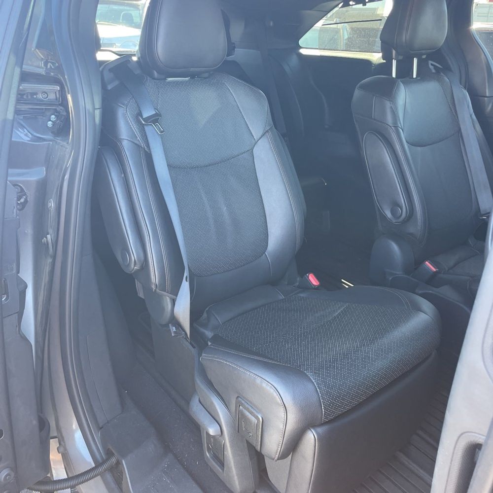 2025 Toyota Sienna Platinum 7-Passenger