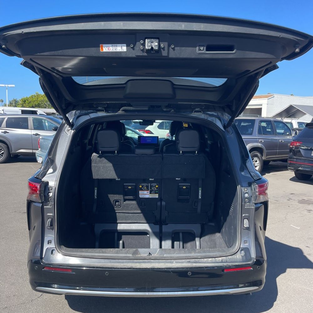 2025 Toyota Sienna Platinum 7-Passenger