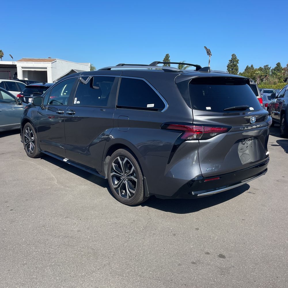 2025 Toyota Sienna Platinum 7-Passenger