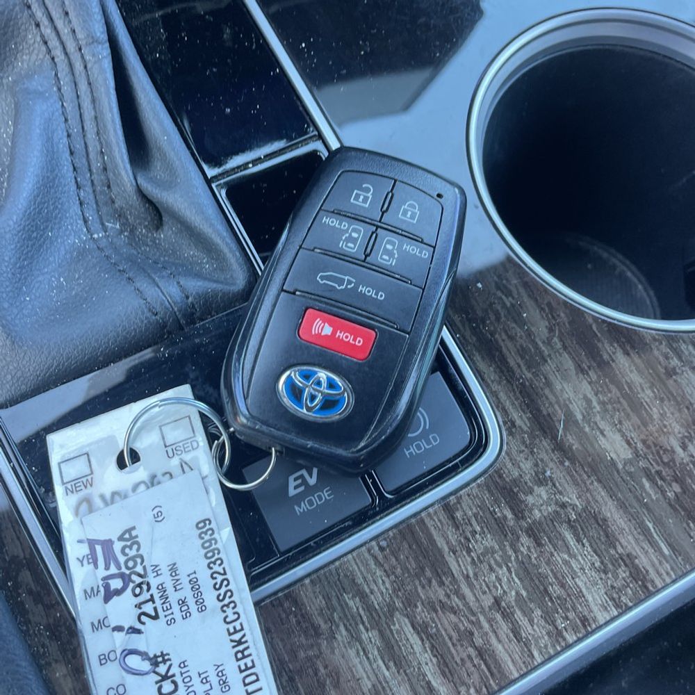 2025 Toyota Sienna Platinum 7-Passenger