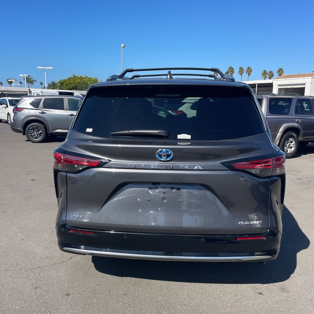 2025 Toyota Sienna Platinum 7-Passenger