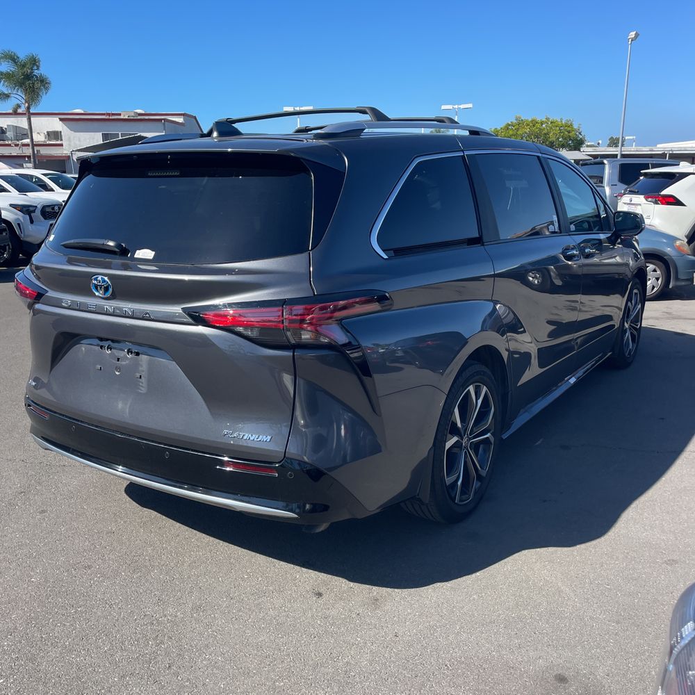 2025 Toyota Sienna Platinum 7-Passenger