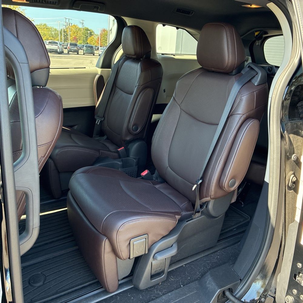 2024 Toyota Sienna Platinum 7-Passenger