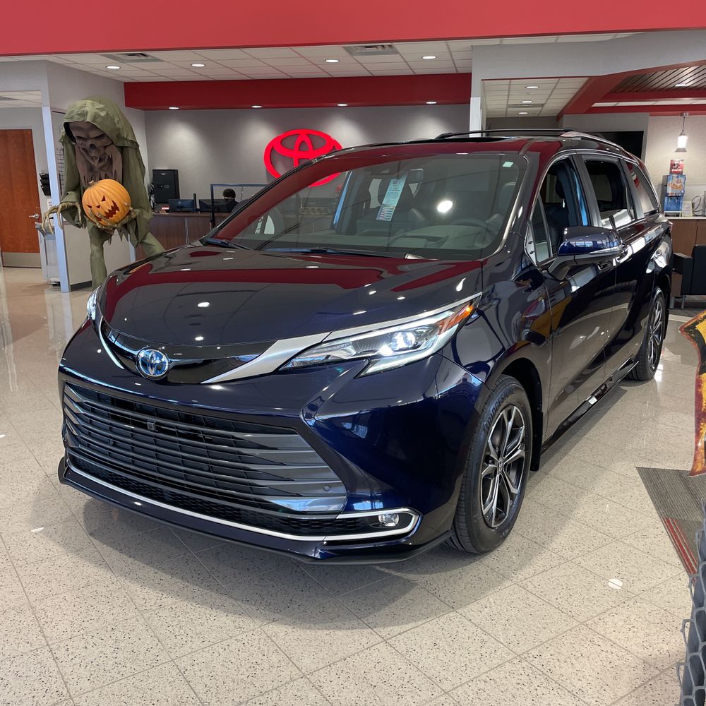 2025 Toyota Sienna Platinum 7-Passenger