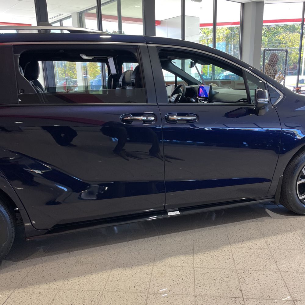 2025 Toyota Sienna Platinum 7-Passenger