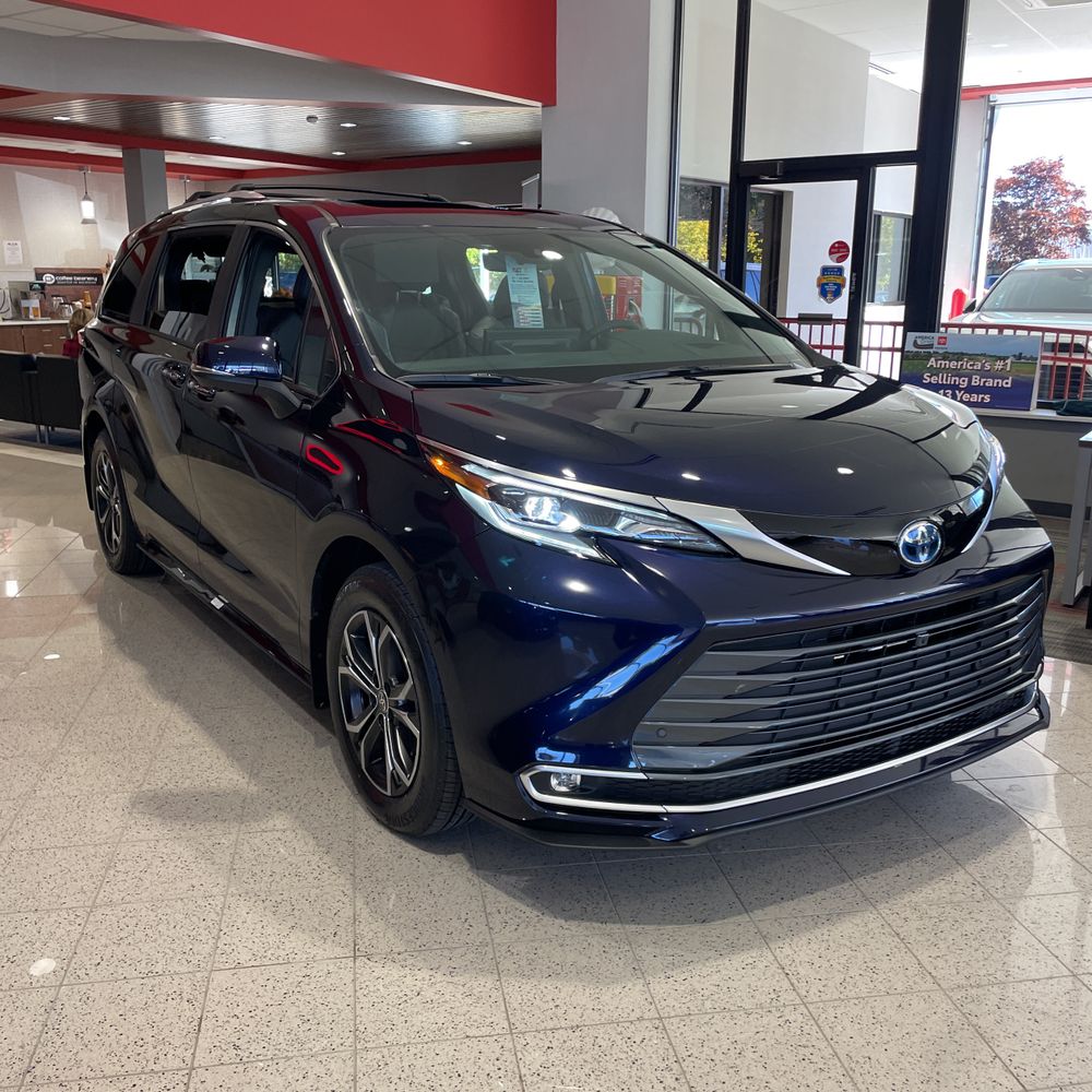 2025 Toyota Sienna Platinum 7-Passenger