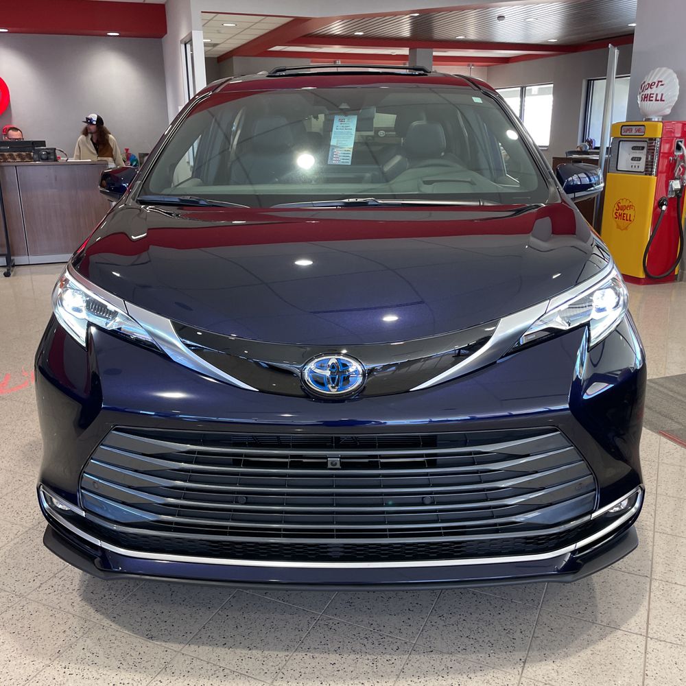 2025 Toyota Sienna Platinum 7-Passenger