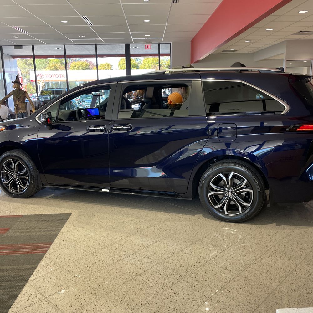 2025 Toyota Sienna Platinum 7-Passenger