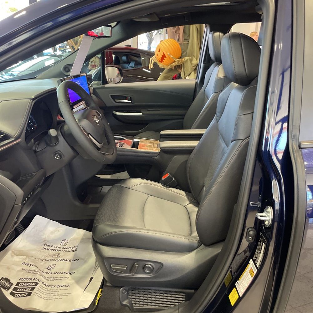 2025 Toyota Sienna Platinum 7-Passenger