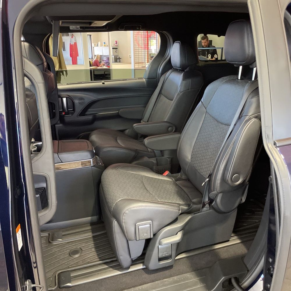2025 Toyota Sienna Platinum 7-Passenger