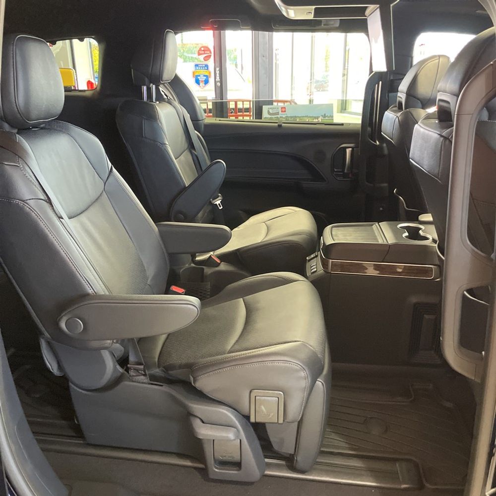 2025 Toyota Sienna Platinum 7-Passenger