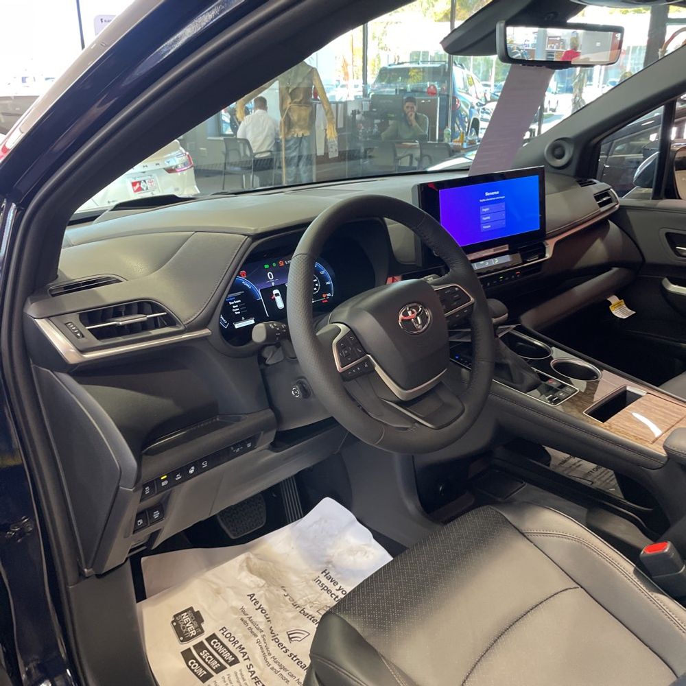 2025 Toyota Sienna Platinum 7-Passenger