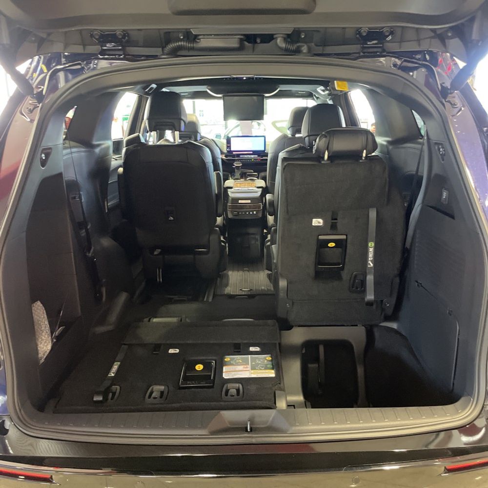 2025 Toyota Sienna Platinum 7-Passenger