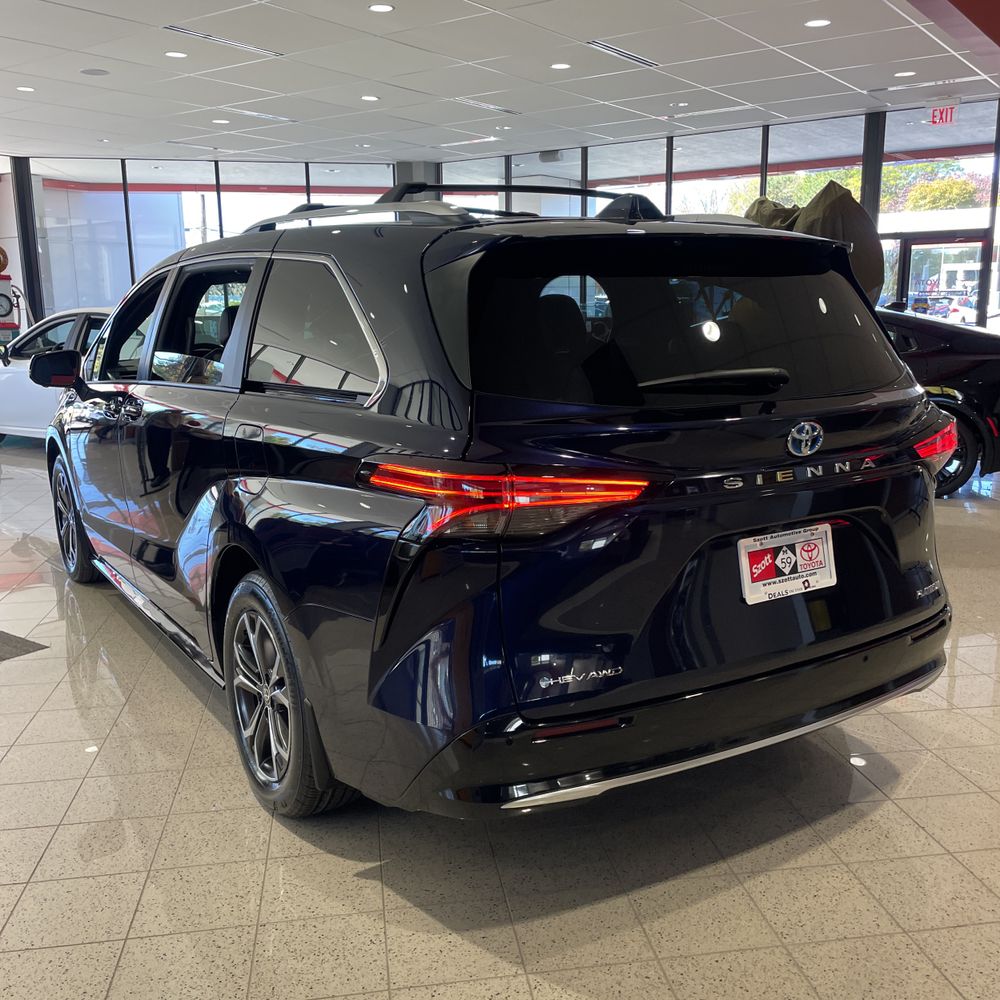 2025 Toyota Sienna Platinum 7-Passenger