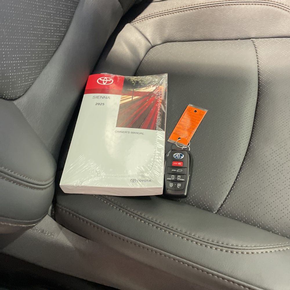 2025 Toyota Sienna Platinum 7-Passenger