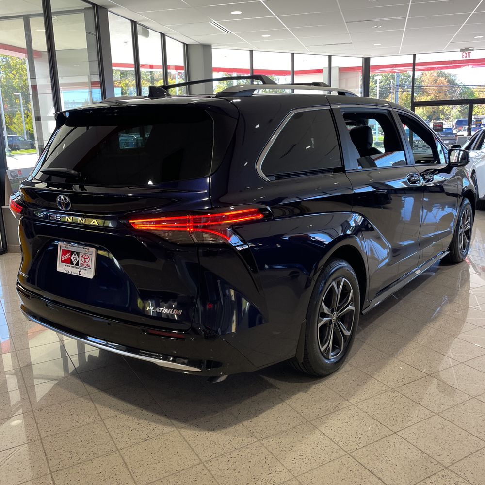2025 Toyota Sienna Platinum 7-Passenger