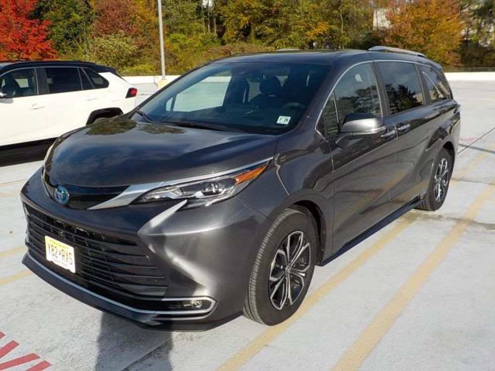 2025 Toyota Sienna Platinum