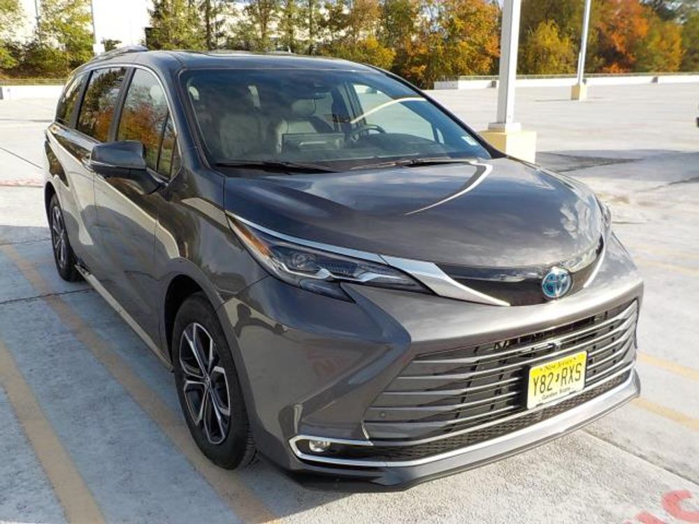2025 Toyota Sienna Platinum