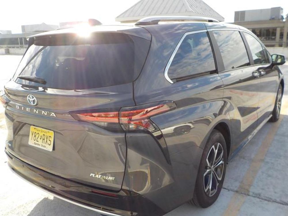 2025 Toyota Sienna Platinum