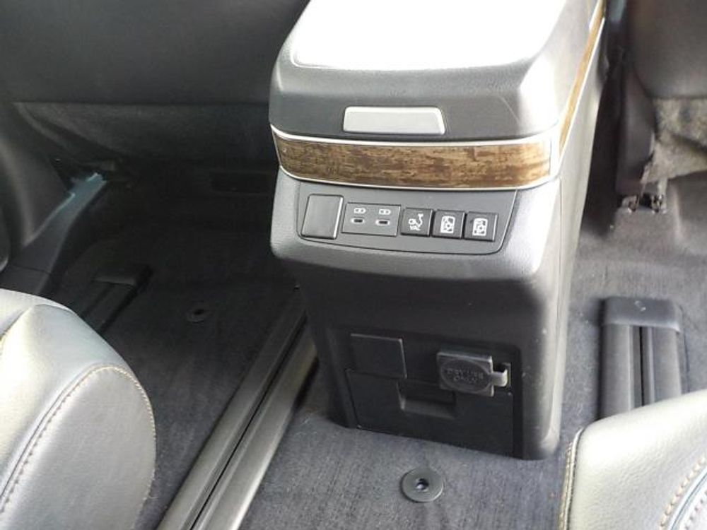 2025 Toyota Sienna Platinum