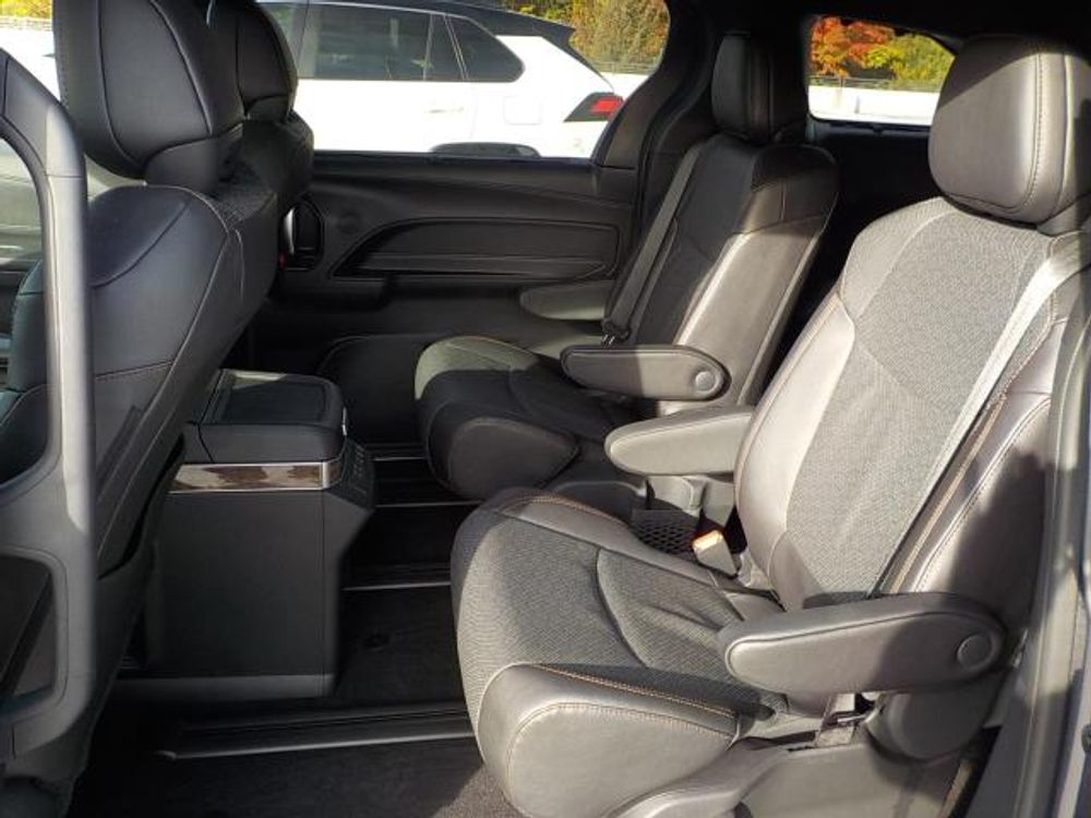 2025 Toyota Sienna Platinum