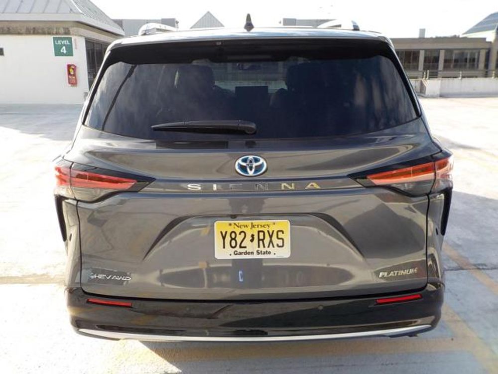 2025 Toyota Sienna Platinum