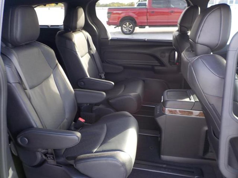 2025 Toyota Sienna Platinum