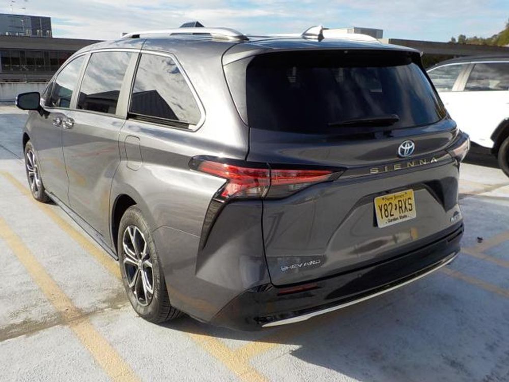 2025 Toyota Sienna Platinum