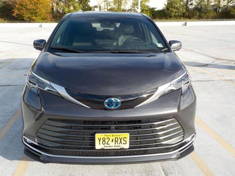 2025 Toyota Sienna Platinum