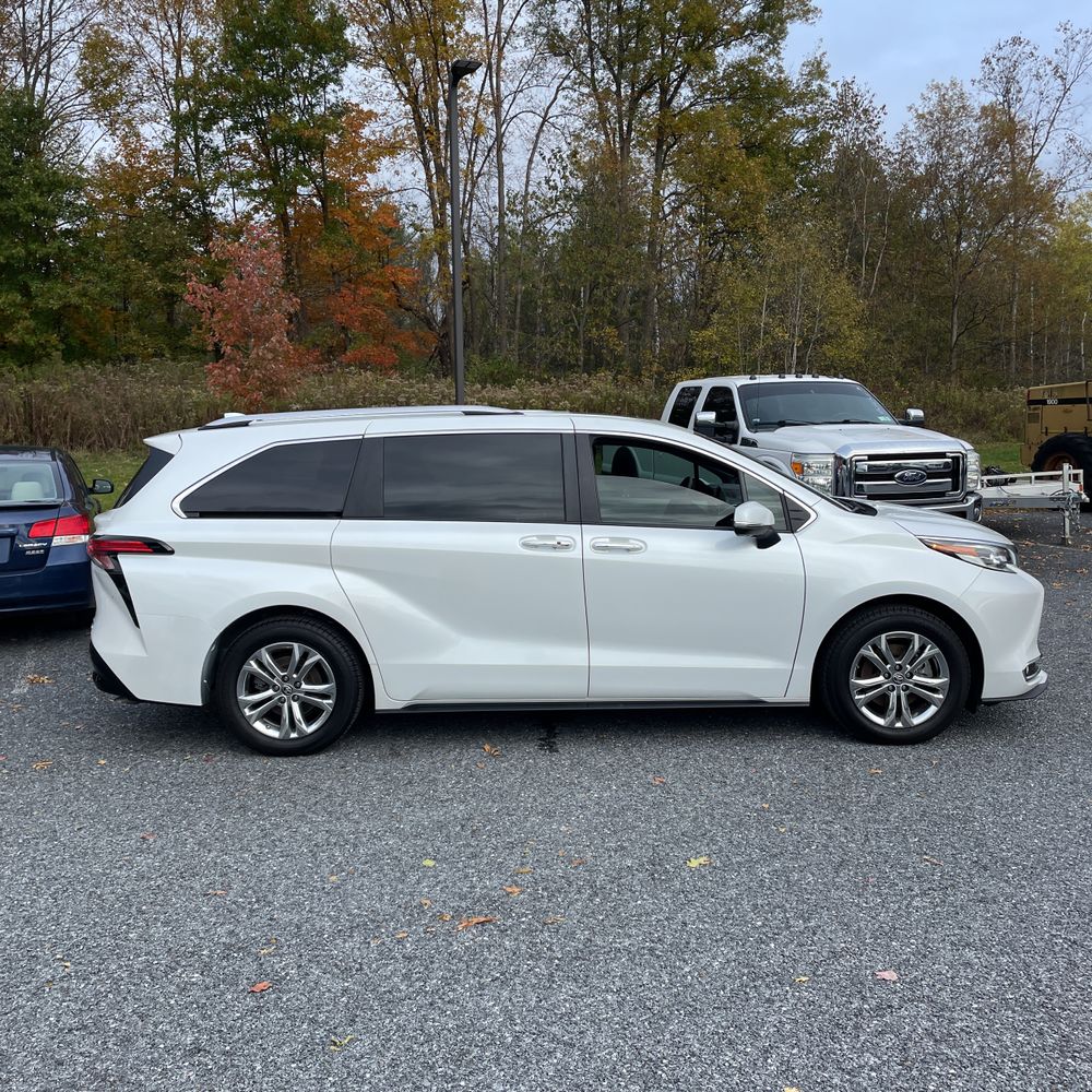 2023 Toyota Sienna Platinum 7-Passenger