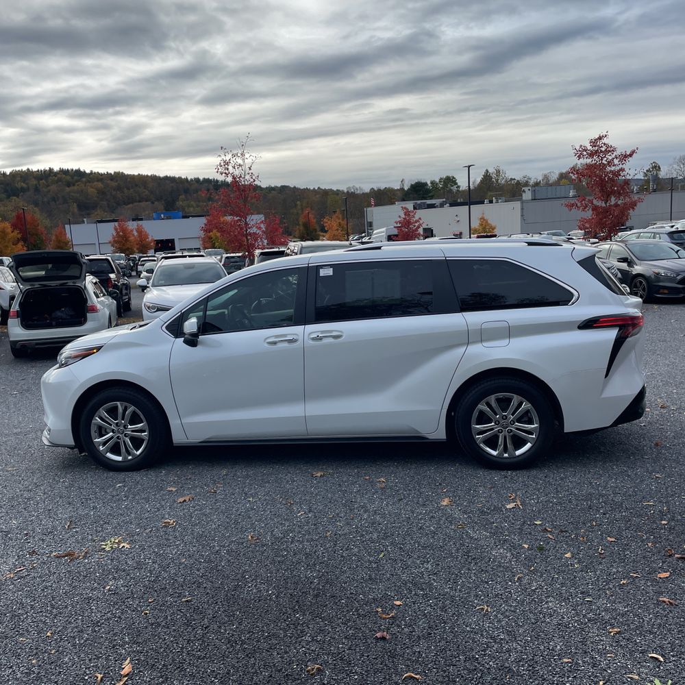 2023 Toyota Sienna Platinum 7-Passenger