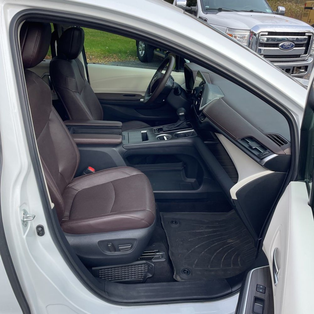 2023 Toyota Sienna Platinum 7-Passenger