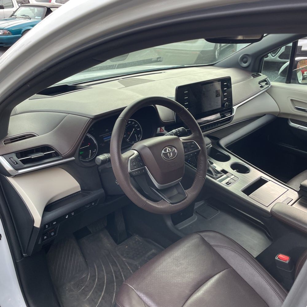 2023 Toyota Sienna Platinum 7-Passenger