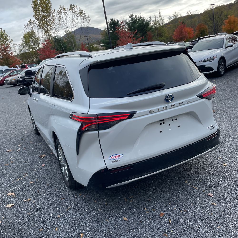 2023 Toyota Sienna Platinum 7-Passenger