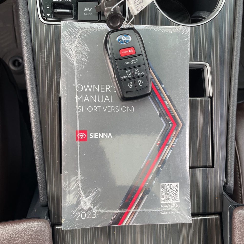 2023 Toyota Sienna Platinum 7-Passenger