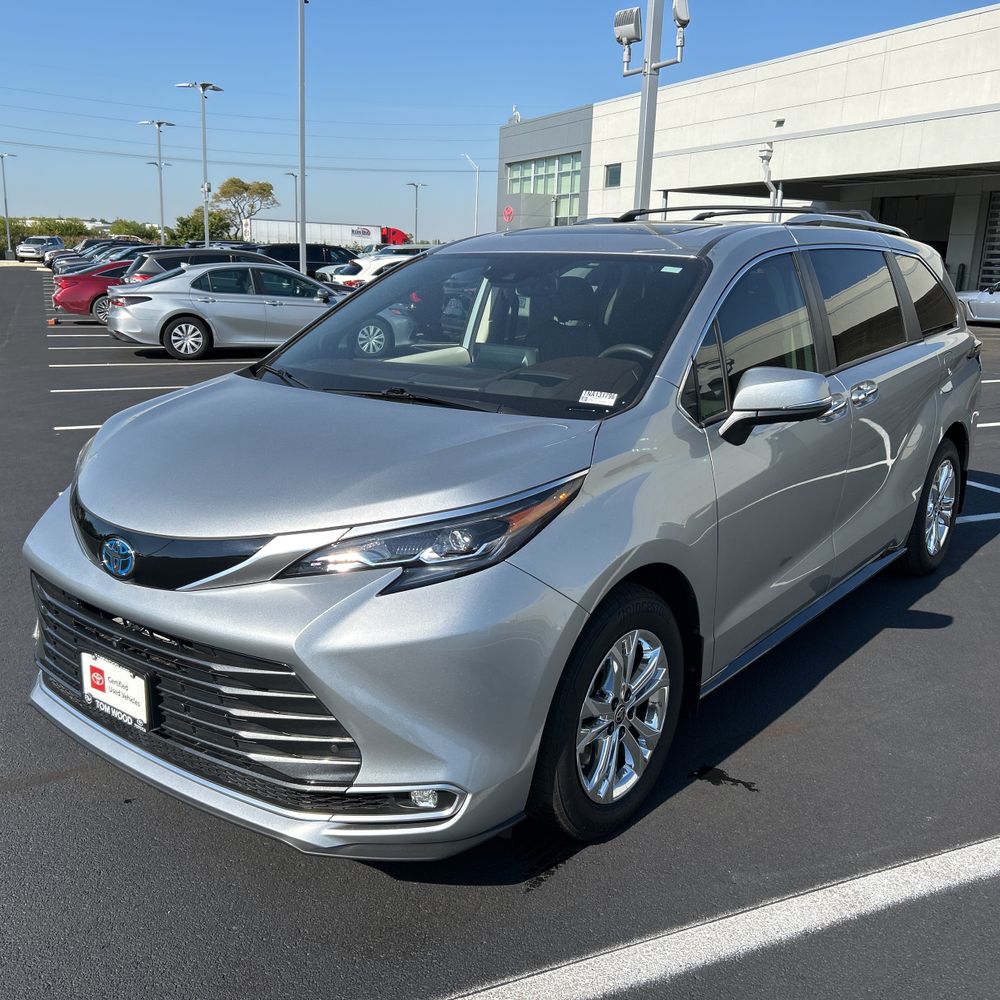 2024 Toyota Sienna Platinum 7-Passenger