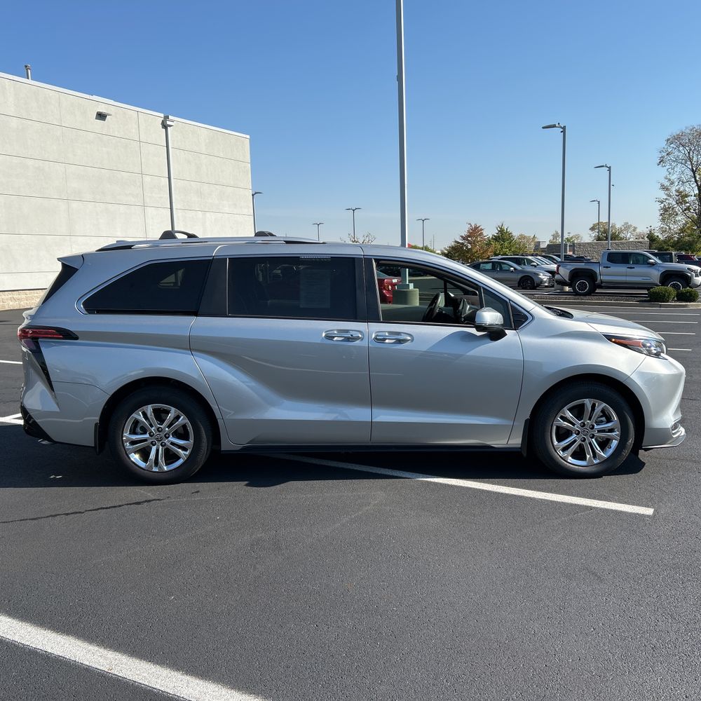 2024 Toyota Sienna Platinum 7-Passenger