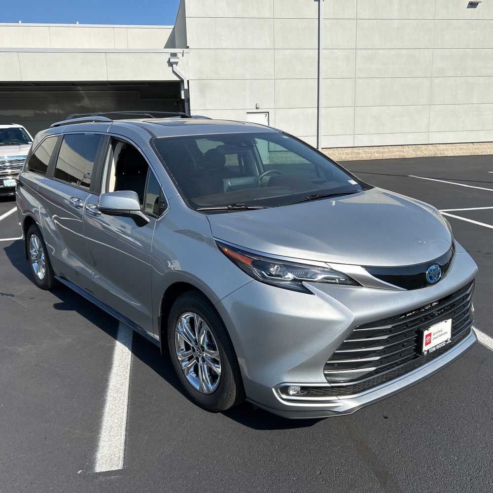 2024 Toyota Sienna Platinum 7-Passenger