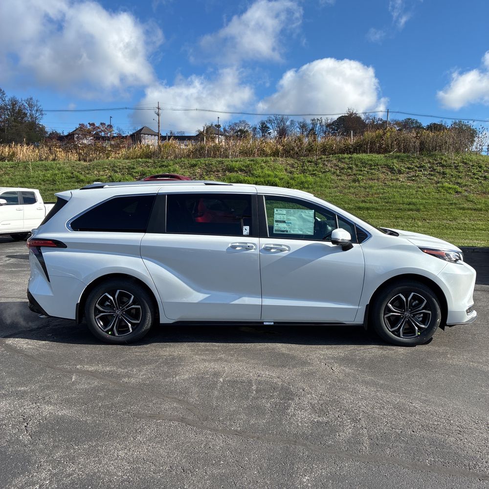 2025 Toyota Sienna Platinum 7-Passenger