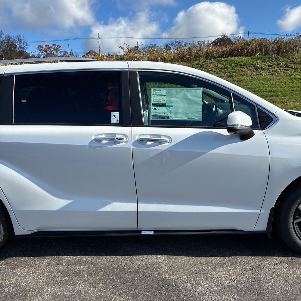 2025 Toyota Sienna Platinum 7-Passenger