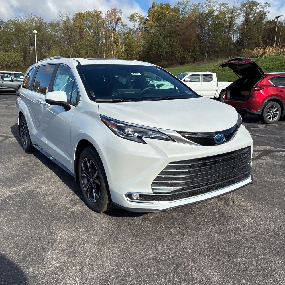 2025 Toyota Sienna Platinum 7-Passenger