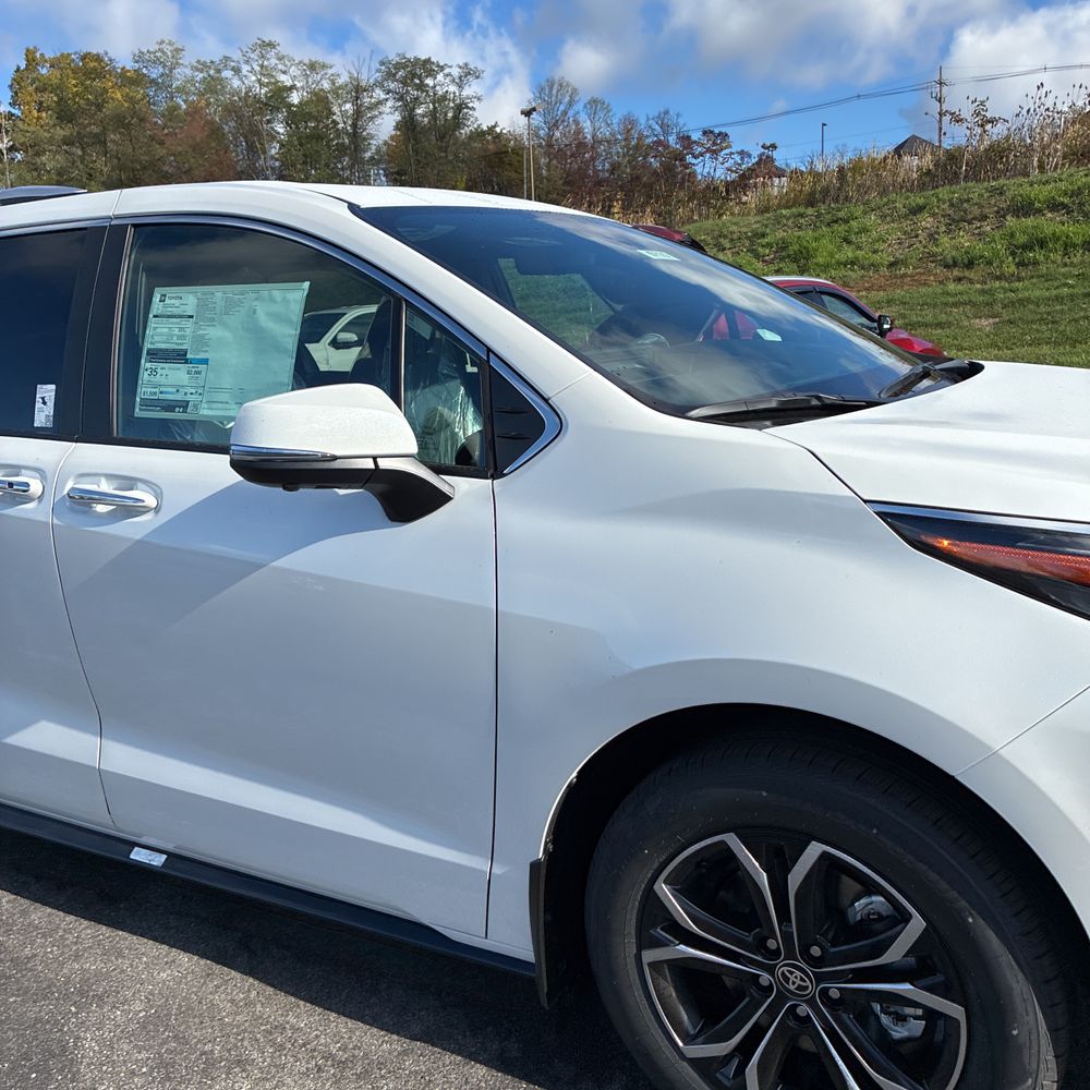 2025 Toyota Sienna Platinum 7-Passenger