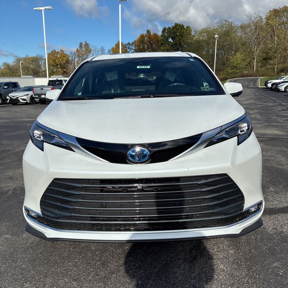 2025 Toyota Sienna Platinum 7-Passenger