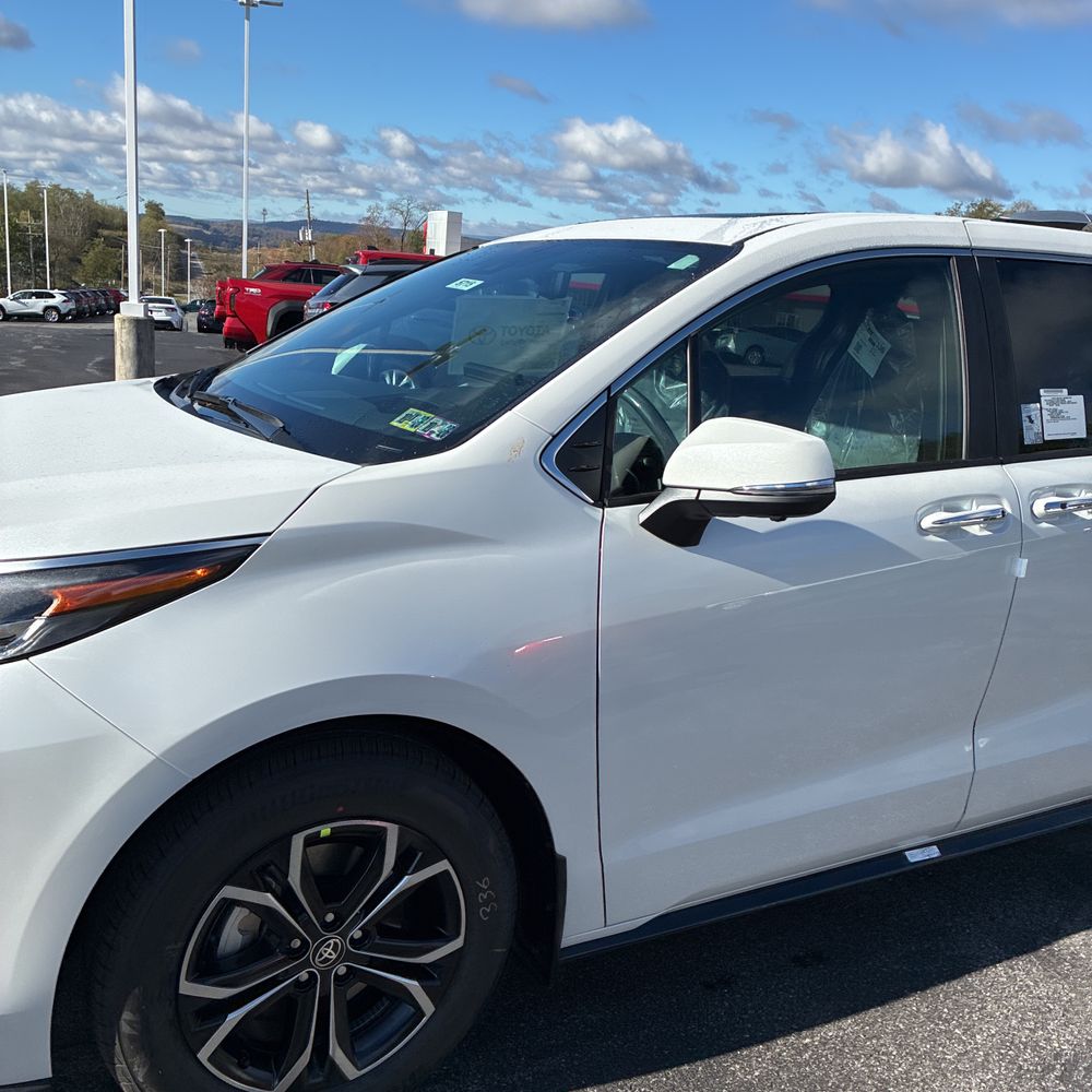 2025 Toyota Sienna Platinum 7-Passenger
