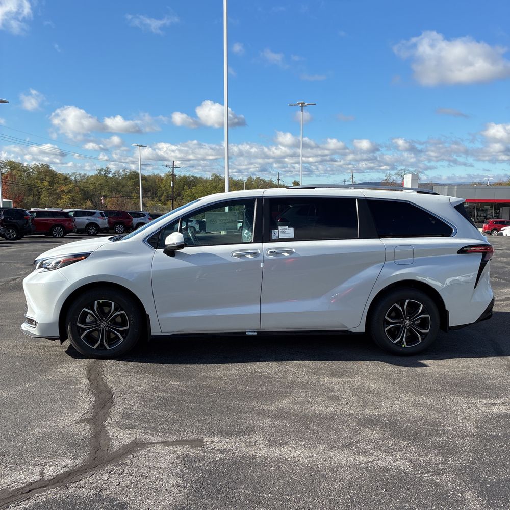 2025 Toyota Sienna Platinum 7-Passenger