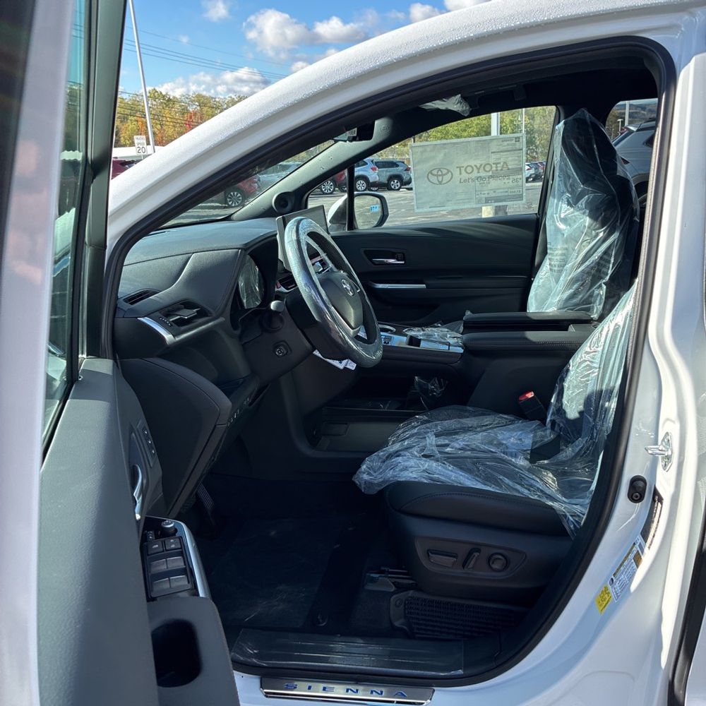 2025 Toyota Sienna Platinum 7-Passenger