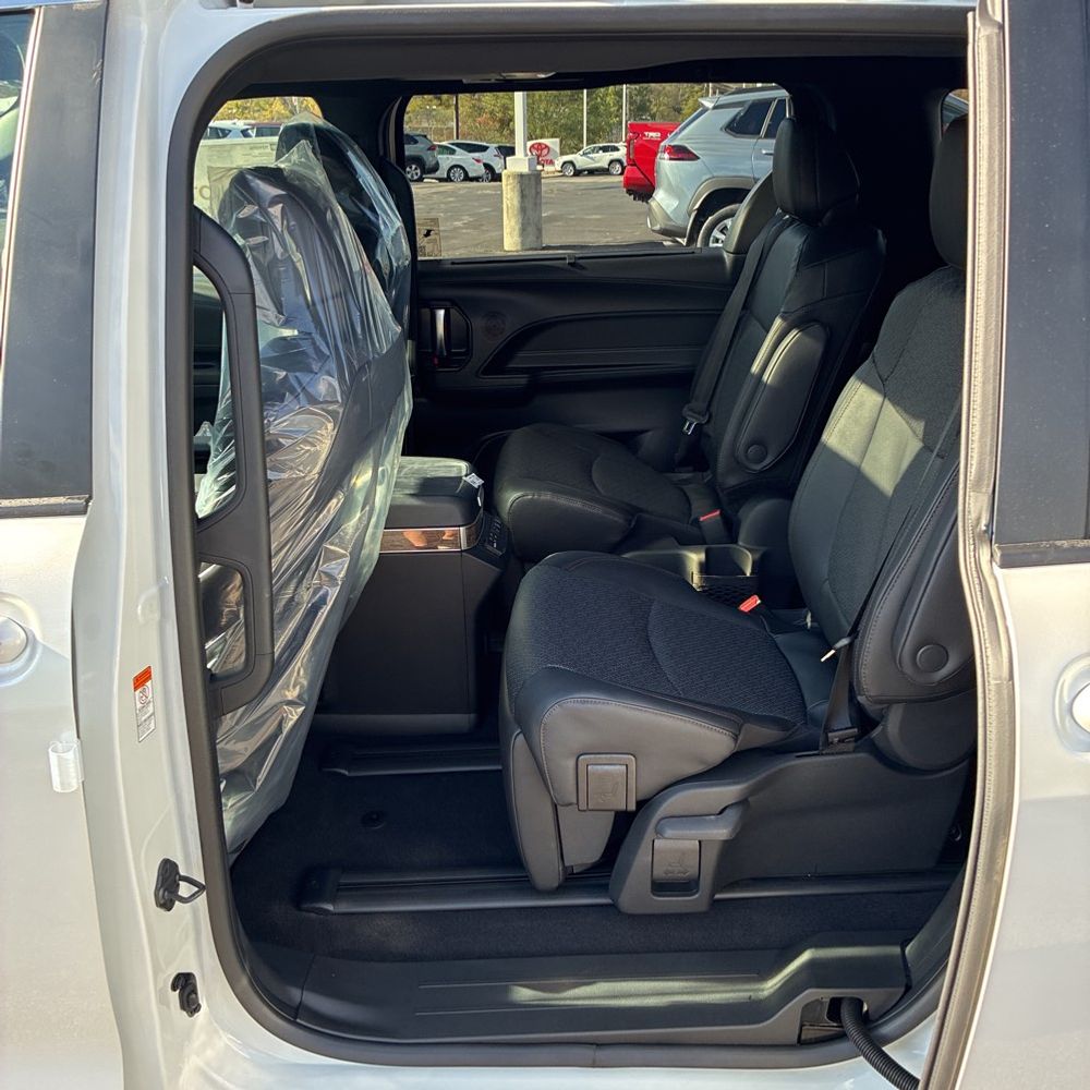 2025 Toyota Sienna Platinum 7-Passenger