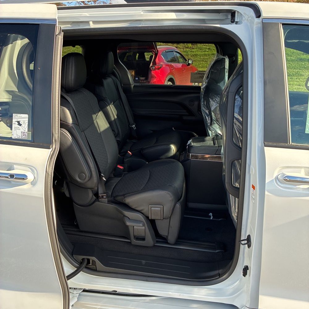 2025 Toyota Sienna Platinum 7-Passenger