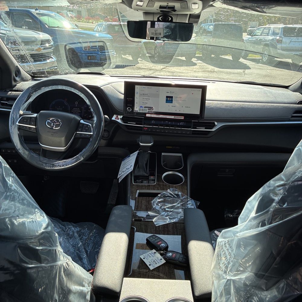 2025 Toyota Sienna Platinum 7-Passenger